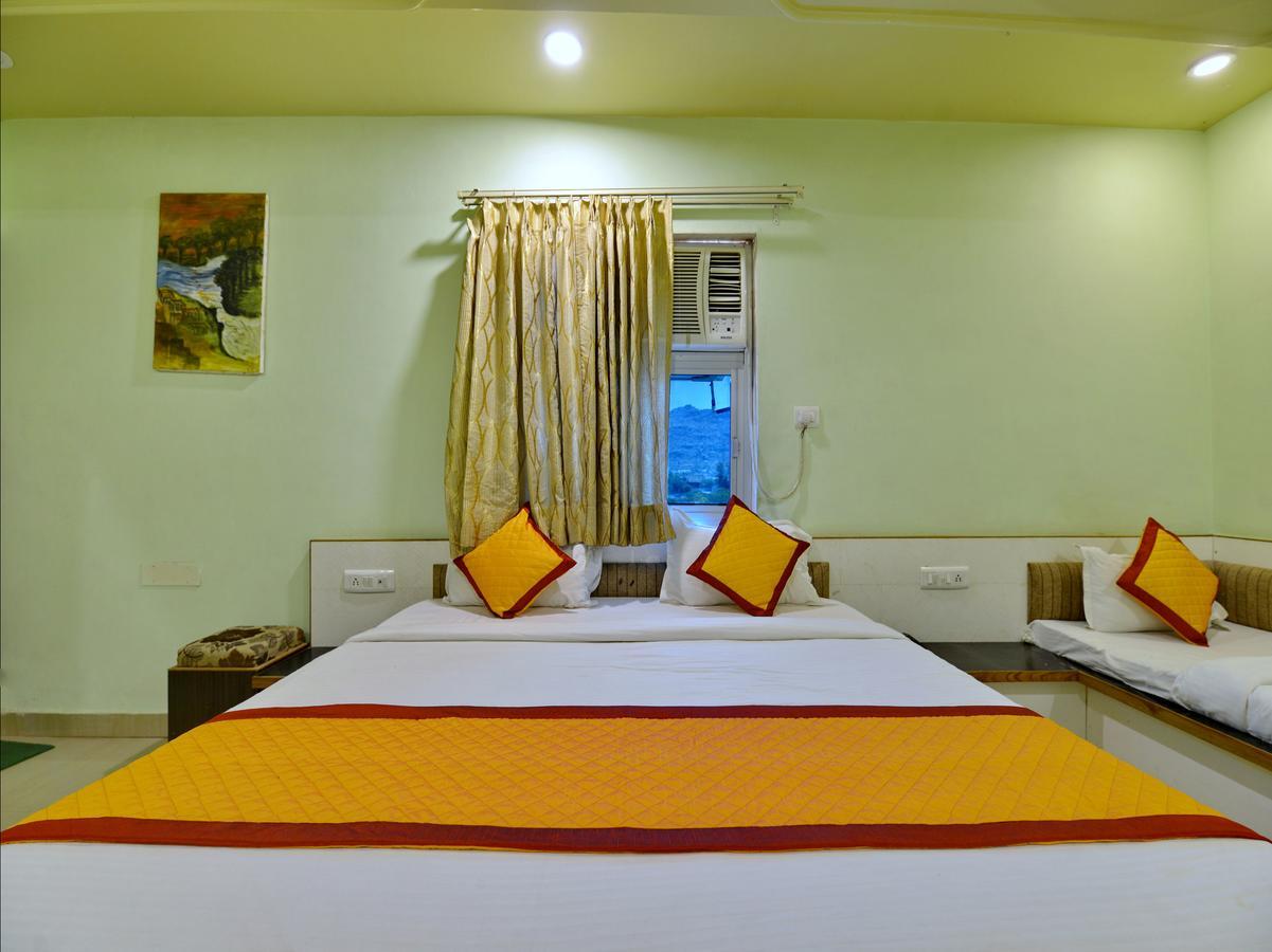 אג'מר Oyo 2061 Hotel New Holiday Inn מראה חיצוני תמונה